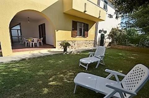 trilocale in campagna con giardino "ROSSO"
