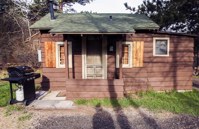 Triple R Cottages- 4 cabin