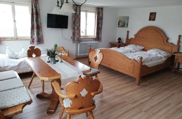 Triple-Classique-Salle de bain privée séparée-Vue sur la campagne-Enzianzimmer