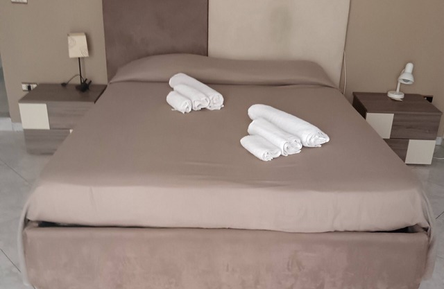 Triple room + extra bed for children in detached villa with garden