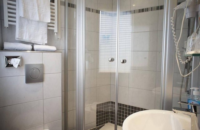 Chambre Triple Douche / WC - Hotel Schloßschenke