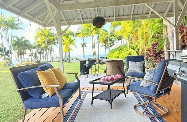 Tropical 1BR Hideaway w/Balcony near surf Beaches