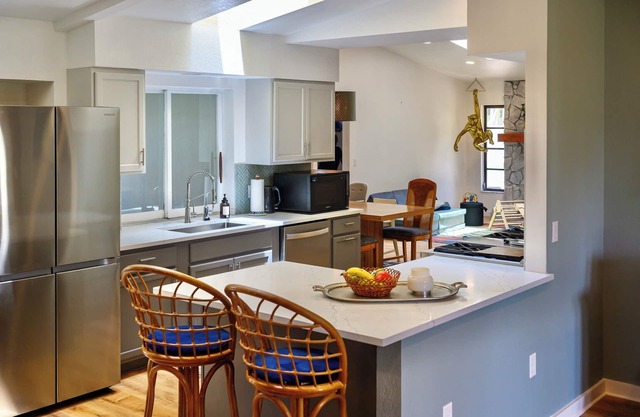 Tropical 3-bedroom house with AC and WiFi in enchanting Sarasota