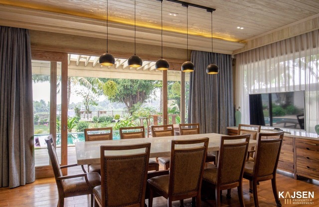 Tropical backyard & Luxury wooden villa, 5 min to local night market, 10 to Mall