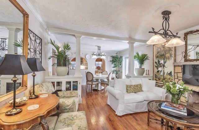 Tropical Designer House in the Heart of Antique Row WPB 5 min to the beach