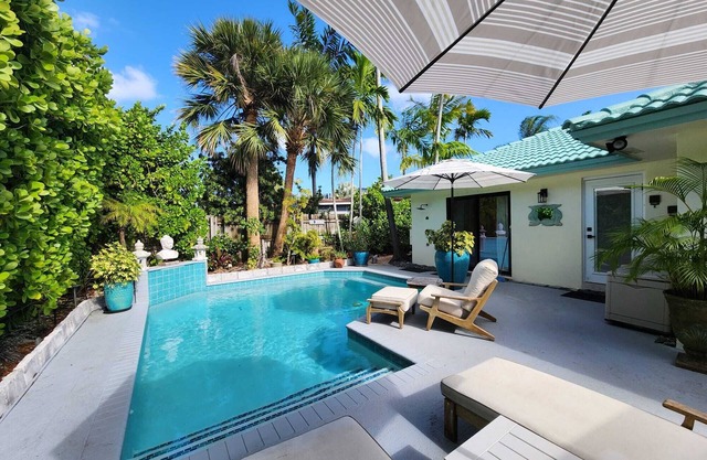 Tropical Garden by the Beach! BNR Vacation Rentals