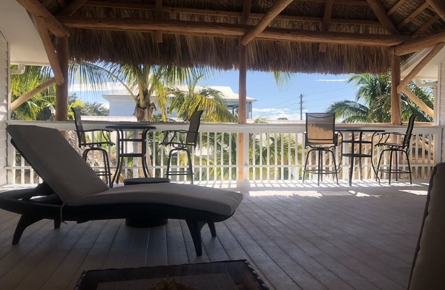 Nouveau sur le marché! Passerelle vers Palm Island. Sentiment des Caraïbes Tiki Hut