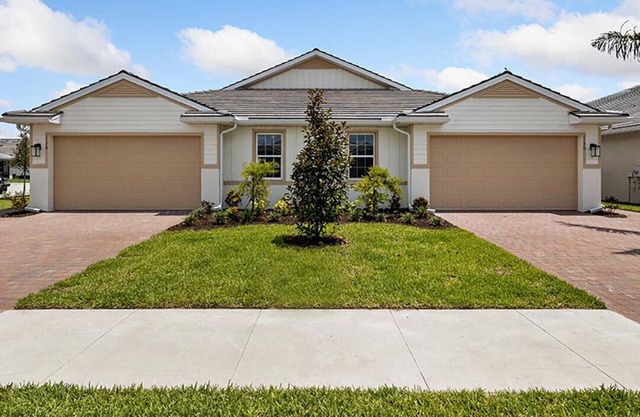 Tropical & Gorgeous Brand-New Villa in Naples!