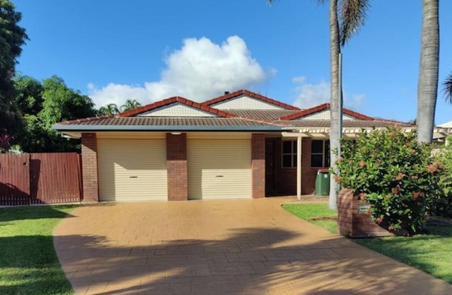 Tropical Holiday Home + NBN + Home theatre