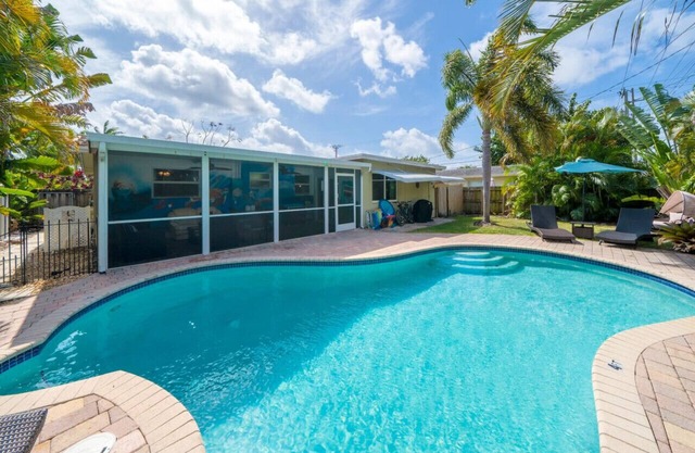Tropical Home-Seaside w Heated Saltwater Pool