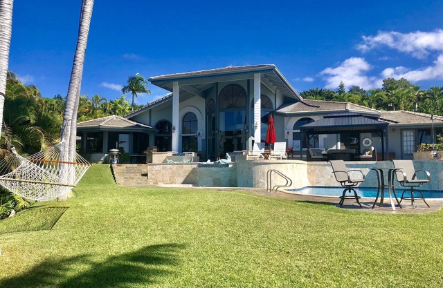 Maison de vacances avec piscine, spa, torches, cascades et vue sur l'océan