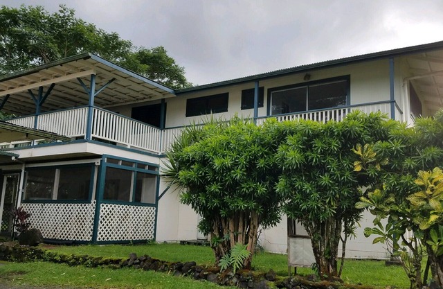 Maison tropicale au paradis 1 acre yard Niveau inférieur juste des tonnes de sous-sol
