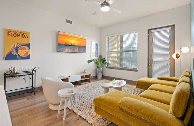 Tropical Oasis 2BR/2BA w./ Pool, Gym, and Theater
