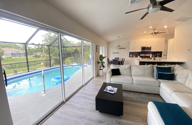 Beautiful & open 3bed /3 bath pool house with beaches only 4 miles away!
