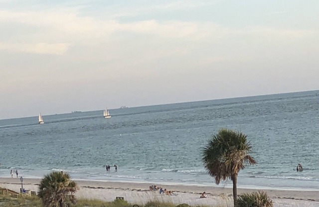 Tropical Beach Oasis - 3BR/2BA - 5 blocks to the beach