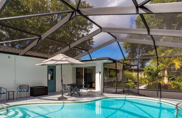 🌴New! 7mins 2 beach~pool~firepit~tropical~renovated