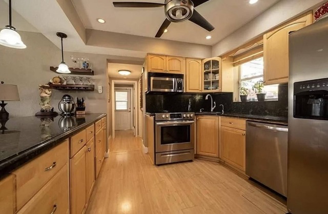 Tropical Oasis Fantastic 4 BD 3 BTH Home