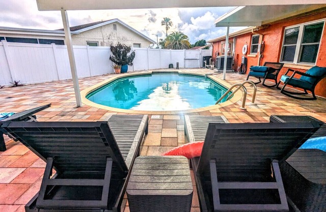 Tropical Oasis *Heated Pool* Whole Home