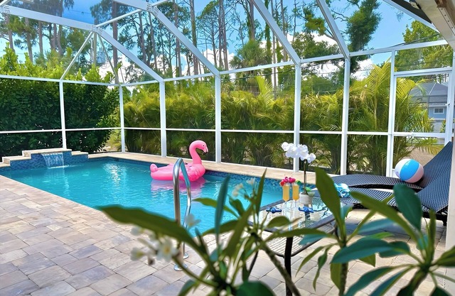 "Tropical Oasis" in the Heart of North Port Charlotte