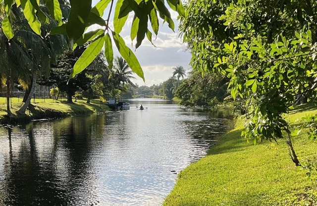Tropical Oasis Pool home, close to WEF, Airport, and Beaches