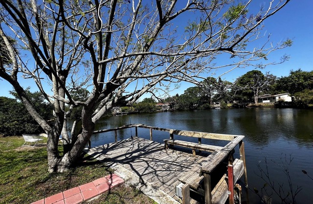 Tropical oceanfront Oasis, 2 BR with Saltwater pool in Florida