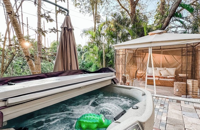 Tropical Paradise House 5 min from the Beach!