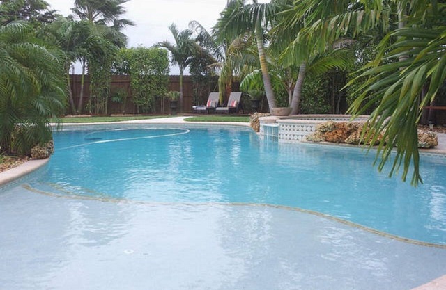 Tropical Paradise, privée chauffée à l'eau salée Piscine & Spa, Built-in-BBQ