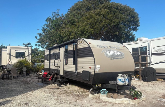 RV IN THE KEYS INSIDE & OUTSIDE LIVING