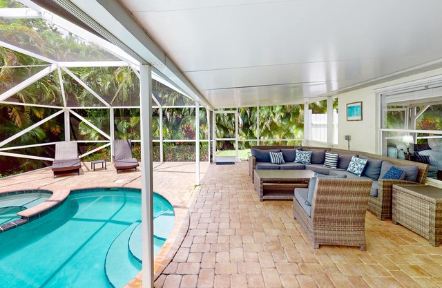 Tropical, secluded oasis with private pool, spa & entertainment lanai