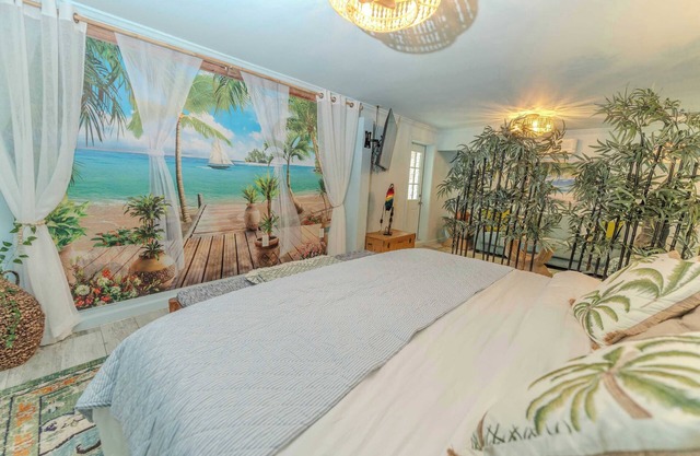 Tropical Studio with Pool & Lake Access!