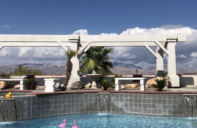Retraite de grande piscine familiale tropicale