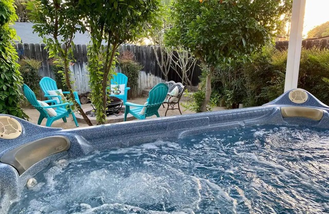 Tropical Vacation Home | Jacuzzi*Fire Pit*5 Stars
