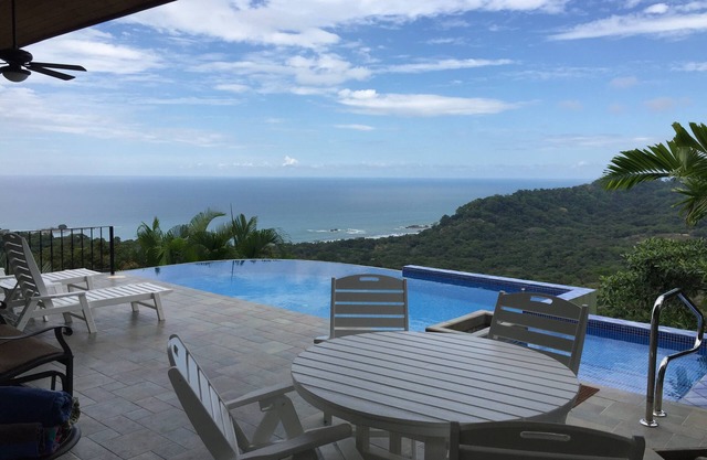 Villa tropicale avec des vues spectaculaires!