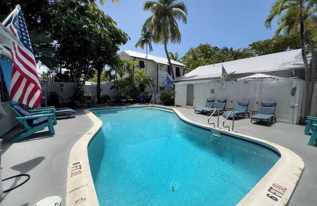 Tropical Village: 12BD/9BA Enclave for Large Groups. Gated. Pool/Hot Tub/Garden