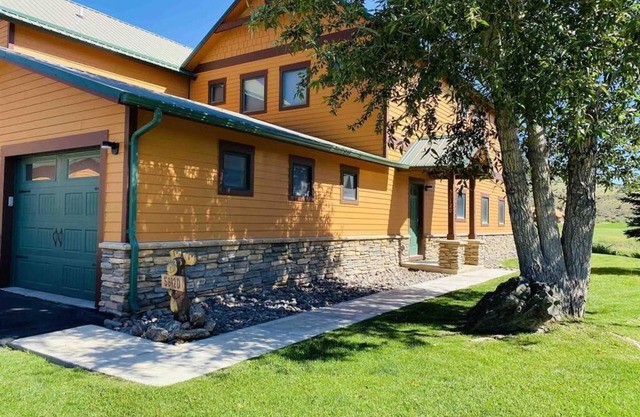 Trout Creek - Rio Grande Club Luxury End-Unit, Fish, Ski, Free Golf