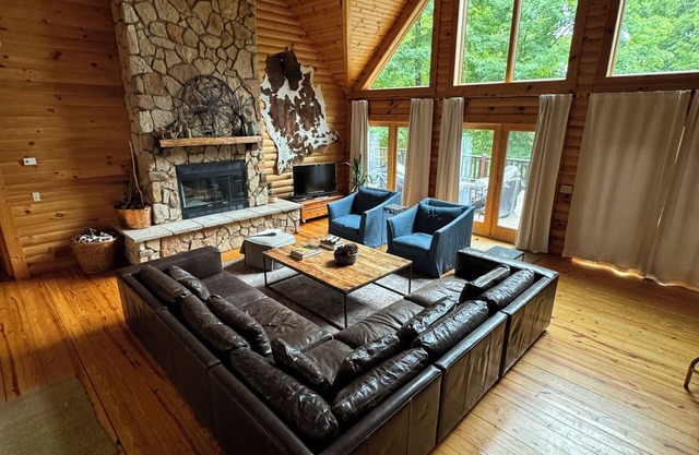 Cabane romantique isolée dans la région de Mohican - 24 acres bois - 1900 sq. Ft