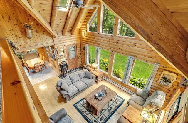 True Log Cabin in the Heart of Poconos with HOT TUB