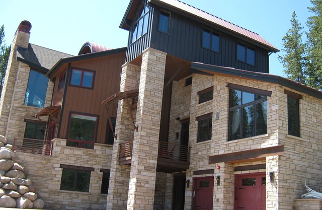 VRAI SKI-IN / SKI-OUT; ASCENSEUR; TOUR VIRTUEL; MAISON PERSONNALISÉE MASSIVE; SLEEPS 24