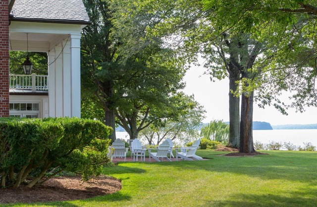 Truly unique stay riverfront cottages w/ pool, beach, gardens and vineyards
