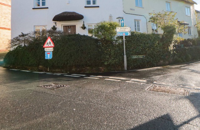 TUBS COTTAGE, pet friendly, with a garden in Kingsteignton