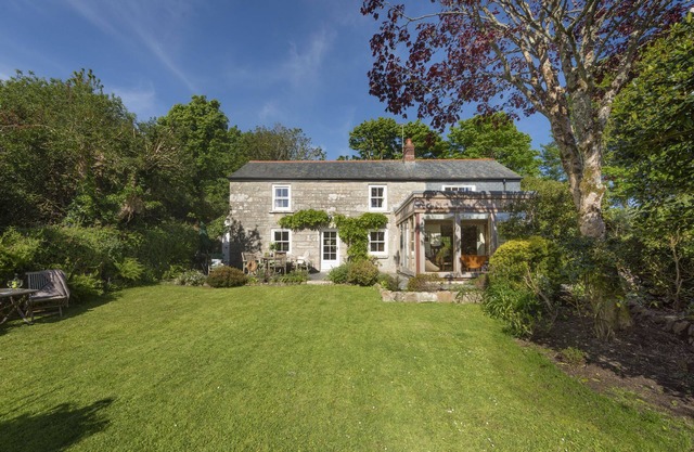 Tucked away in a rural setting between Hayle and Helston, Deugh an Chy is a much-loved Cornish cotta