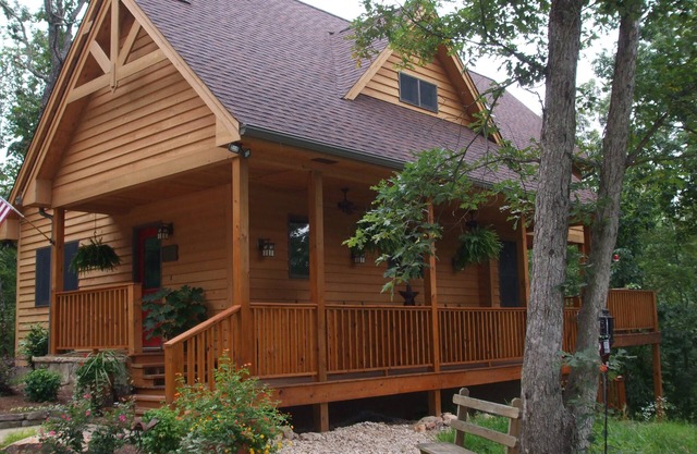 Nichée Inn est un chalet confortable situé à Monteagle, Tennessee.