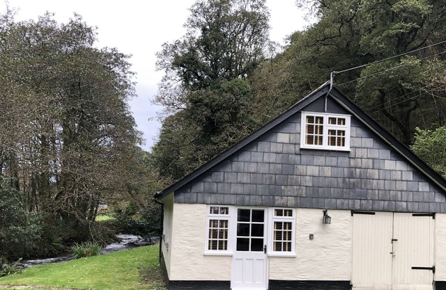 Tucking River Lodge, LYNTON