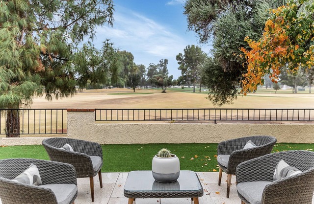 Tucson National golf & biking retreat with private hot tub