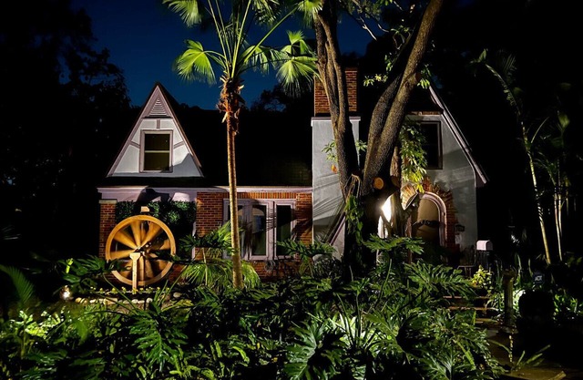 Tudor 4BR,plus ADU 1.2-bedroom rear, Euclid Forrest in brilliant St. Petersburg