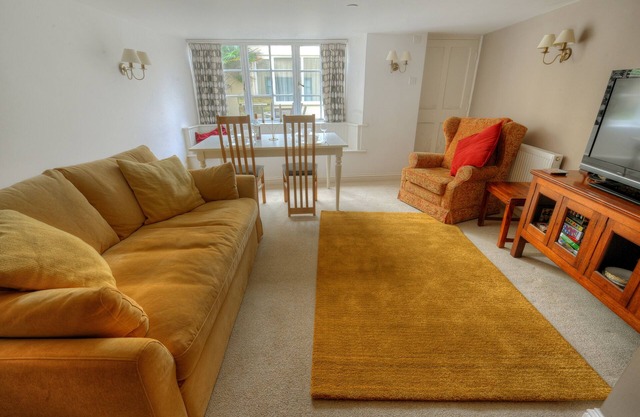 TUDOR COTTAGE, pet friendly, country holiday cottage in Lyme Regis