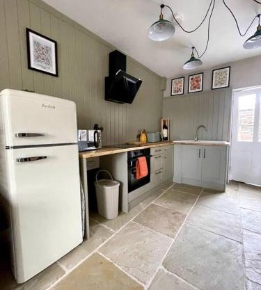 TudorRose Townhouse - A New Unique Town Centre Home
