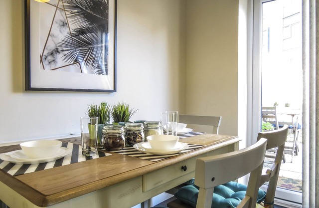 Tudors eSuites Birmingham Townhouse Private Garden Free Parking