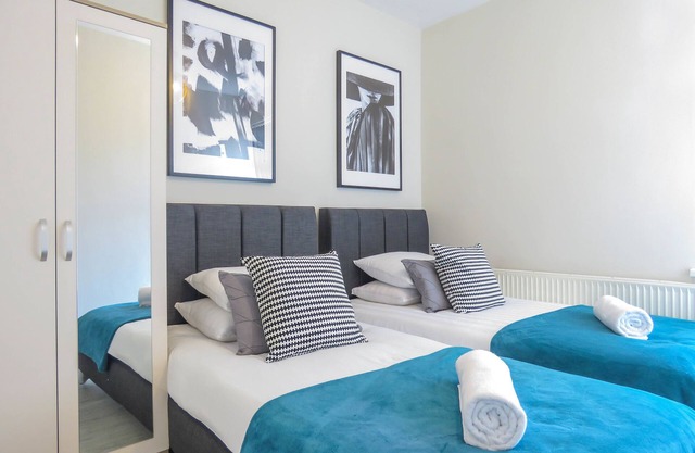 Tudors eSuites Birmingham Townhouse for Contractors