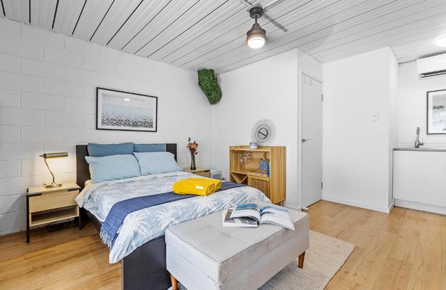 Tugun Hideaway - 1 bed, 1 bath private guesthouse